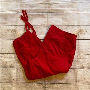 Red Capri pants